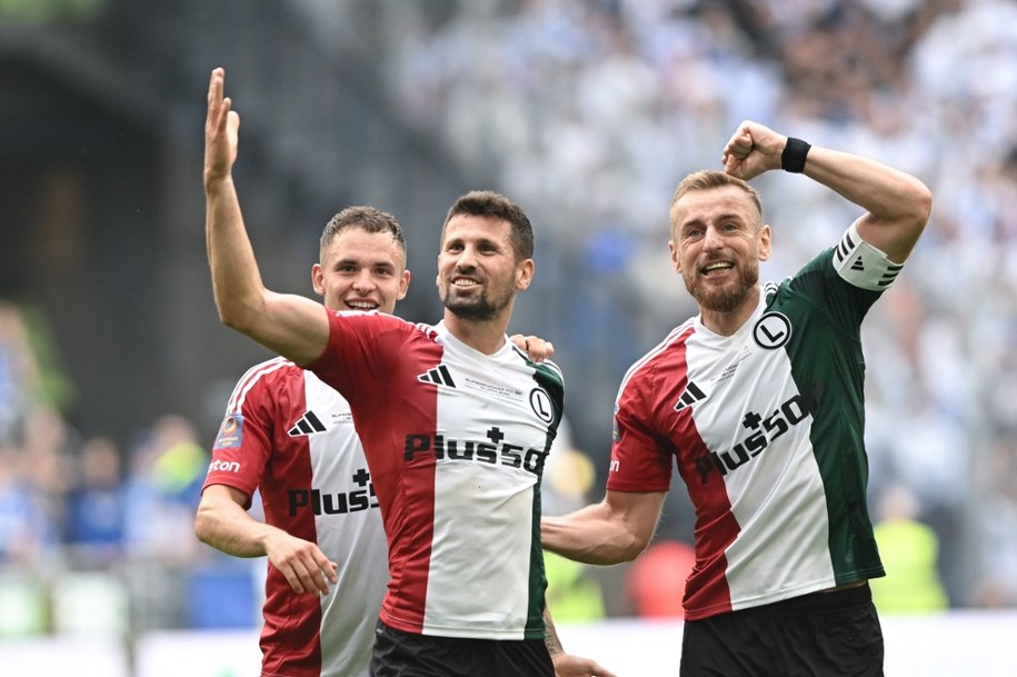 Rafał Augustyniak będzie mógł zagrać z piątek z Widzewem /	Jakub Kaczmarczyk   /PAP