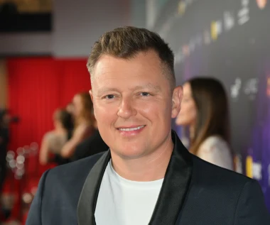 Rafał Brzozowski był gwiazdą TVP. Po latach znów wystąpił w roli prowadzącego!