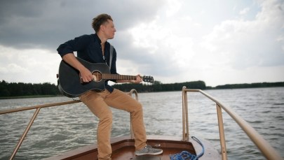 Rafał Brzozowski zaśpiewał za jeden uśmiech 