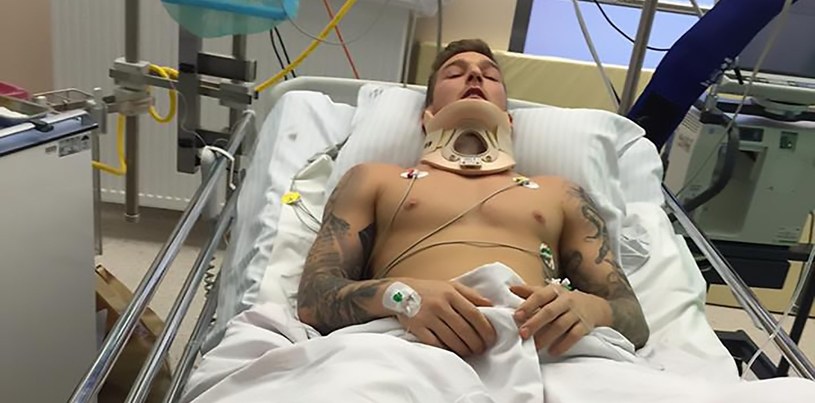 Rafał Kosiec złamał kręgosłup w odcinku szyjnym. Wciąż walczy o powrót do zdrowia /East News