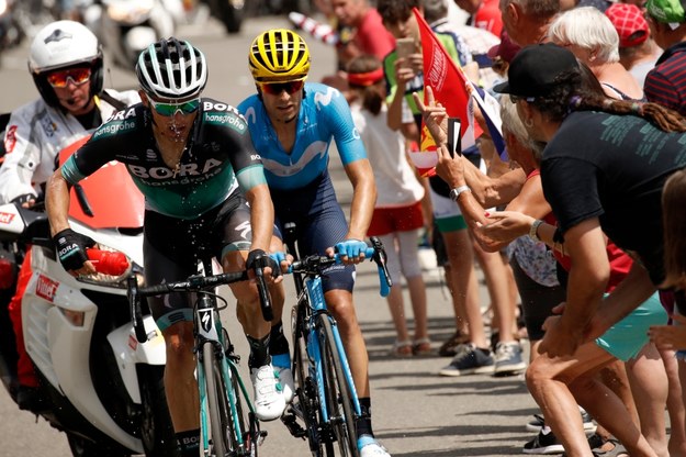 Rafał Majka (Bora Hansgrohe) i Hiszpan Mikel Landa (Movistar) na trasie 19. etapu Tour de France /YOAN VALAT  /PAP/EPA