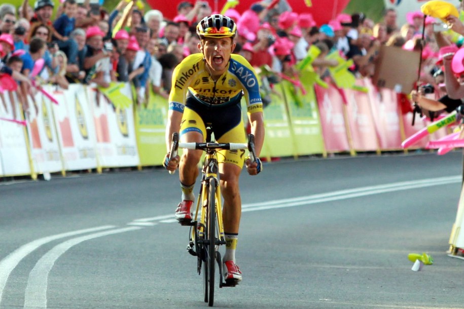 Rafał Majka na trasie ubiegłorocznego Tour de Pologne - tym razem zabraknie go na starcie /PAP/Grzegorz Momot /PAP