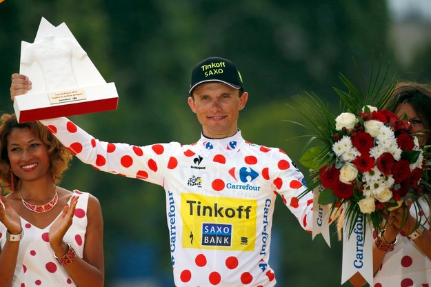 Rafał Majka w koszulce zwycięzcy klasyfikacji górskiej Tour de France 2014 /ETIENNE LAURENT /PAP/EPA