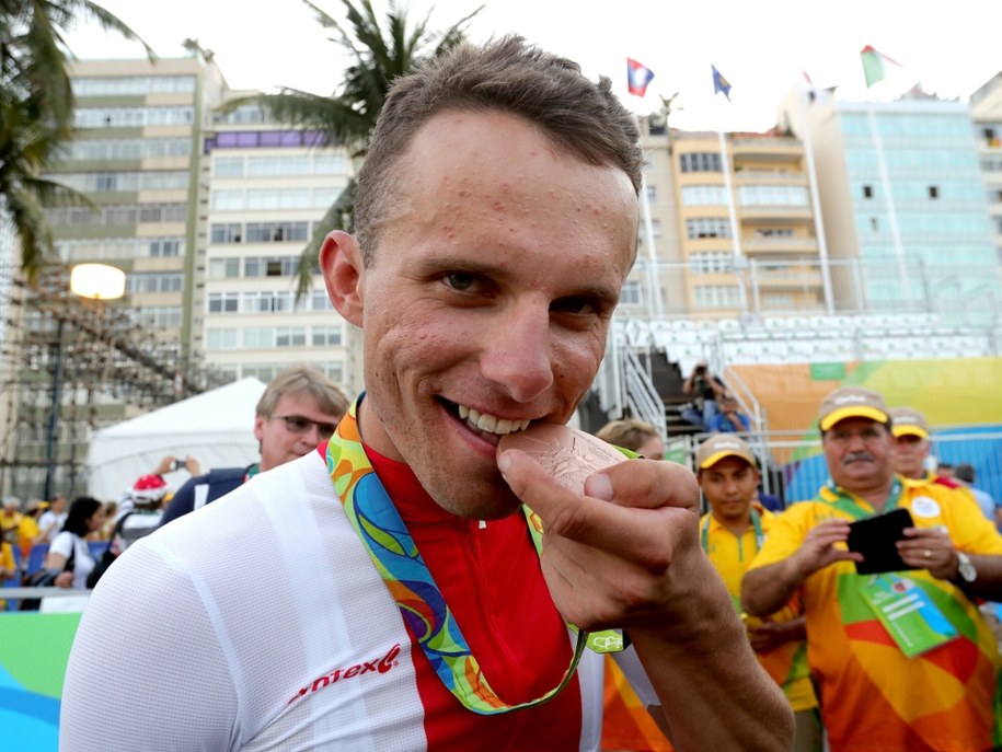 Rafał Majka z medalem olimpijskim w Rio de Janeiro /ANDRZEJ SZKOCKI/POLSKA PRESS /East News