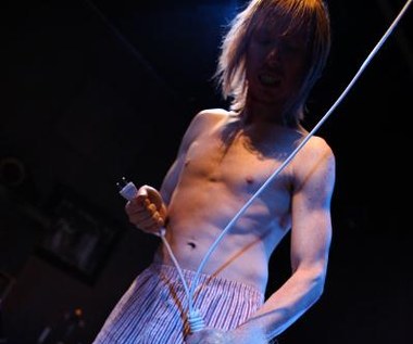 Rafał Mohr i Ewa Szykulska w scenie z filmu "Trzy siostry T"