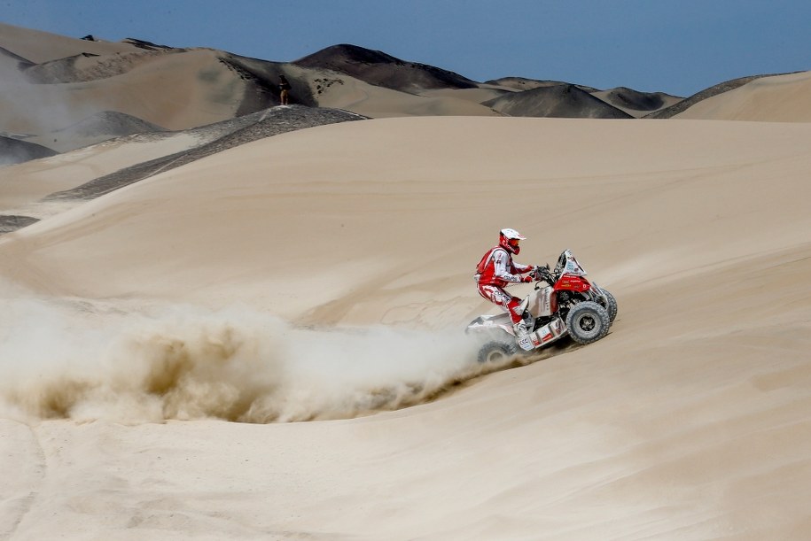 Rafał Sonik na trasie Rajdu Dakar /Materiały prasowe