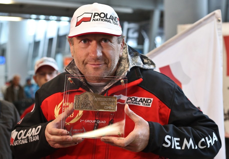 Rafał Sonik podczas powitania na warszawskim lotnisku Chopina po powrocie z Rajdu Dakar 2014, w którym zajął drugie miejsce w kategorii quadów /Rafał Guz /PAP