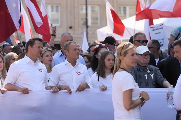 Rafał Trzaskowski, Donald Tusk i Lech Wałęsa na marszu 4 czerwca / 	Leszek Szymański    /PAP