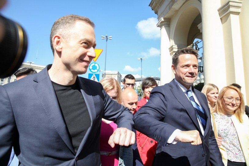 Rafał Trzaskowski i Cezary Tomczyk /fot. Andrzej Iwanczuk /Reporter