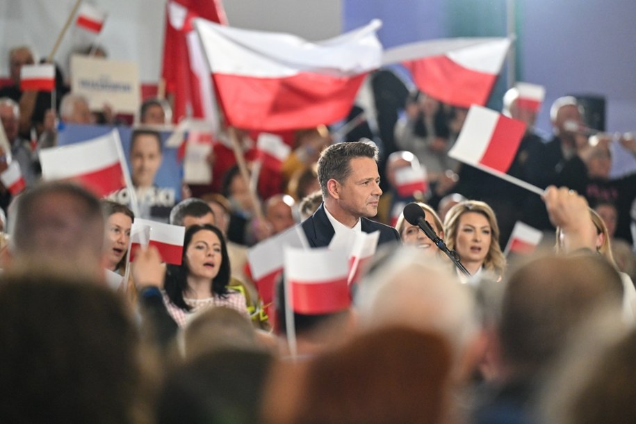 Rafał Trzaskowski minimalnie wygrał z Karolem Nawrockim w pierwszej turze wyborów prezydenckich /PAP