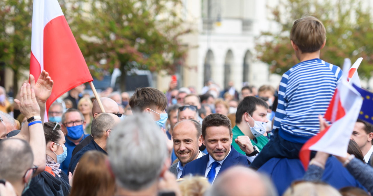 Rafał Trzaskowski ostatnio dużo czasu spędza w podróży /Jakub Kaczmarczyk /PAP