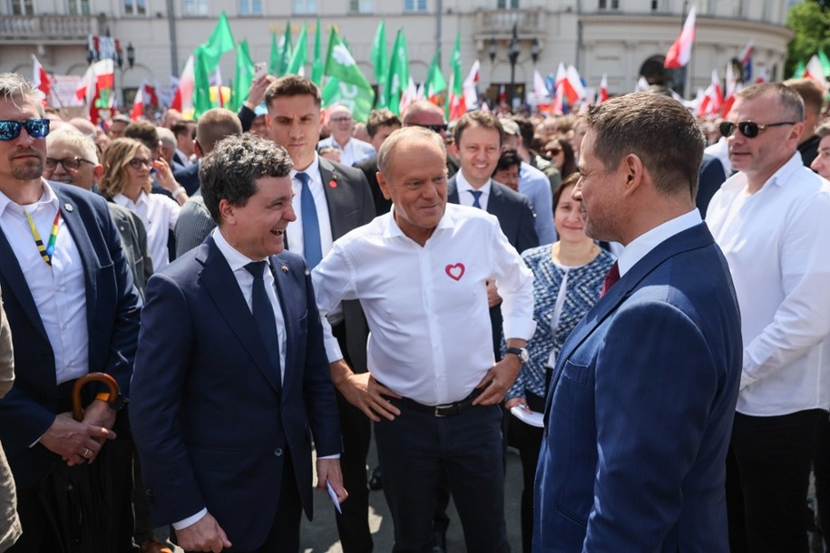 Rafał Trzaskowski, premier Donald Tusk oraz prezydent elekt Rumunii Nicusor Dan /Leszek Szymański /PAP