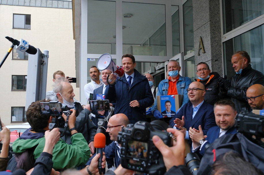 Rafał Trzaskowski przed siedzibą PKW /Mateusz Marek /PAP