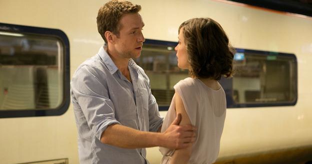 Rafe Spall i Rose Byrne w filmie "Daję nam rok" /materiały prasowe