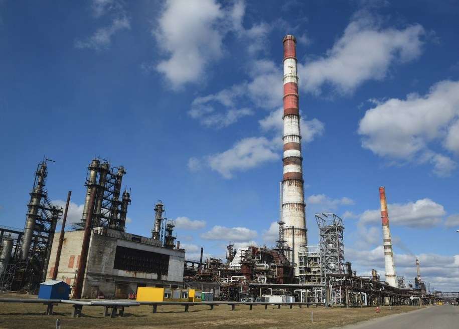 Rafineria w Możejkach /Radek Pietruszka /PAP