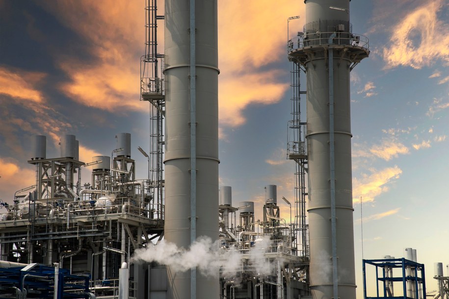 Drony uderzyły w rafinerie Rosji. Ogień w zakładach