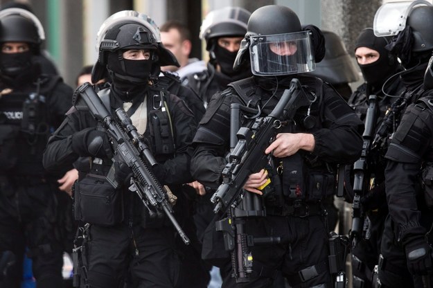 RAID - specjalna jednostka francuskiej policji gotowa do akcji /IAN LANGSDON /PAP/EPA