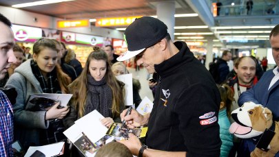 Rajd Dakar - setki kibiców powitały w Warszawie Hołowczyca 