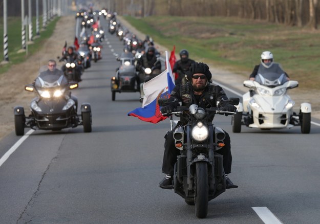 Rajd Nocnych Wilków. Na czele: lider gangu, zaprzyjaźniony z prezydentem Rosji Władimirem Putinem, Aleksandr "Chirurg" Załdostanow /Artyom Geodakyan/ITAR-TASS /PAP