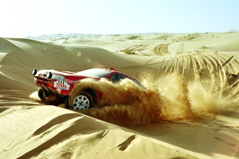 Rajd Paryż - Dakar przyciągał najlepszych kierowców z całego świata /AFP