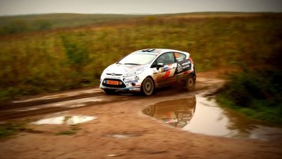 Rajd Szwecji: Ogier na czele wyścigu