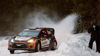 Rajd Szwecji: Robert Kubica ledwie jedzie, Mikkelsen liderem  