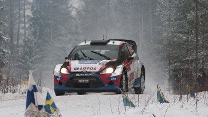 Rajd Szwecji: Robert Kubica wpadł w śnieżną zaspę 