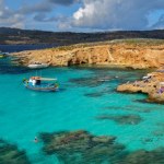 Rajska laguna w Europie. Turkusowa woda i tanie loty z Polski