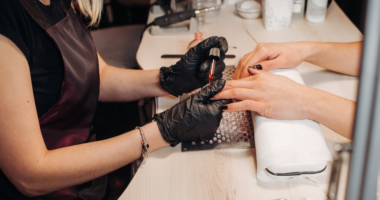 "Rajstopowe" paznokcie będą hitem 2026 roku. Na czym polega taki manicure? /123RF/Picsel, 123RF/Picsel /Pixel