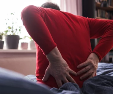 Rak nerki potrafi być bardzo podstępny. Może go sugerować ból w tym miejscu