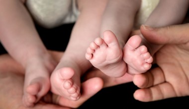 Rak przeniósł się z jednej siostry na drugą... jeszcze w łonie matki