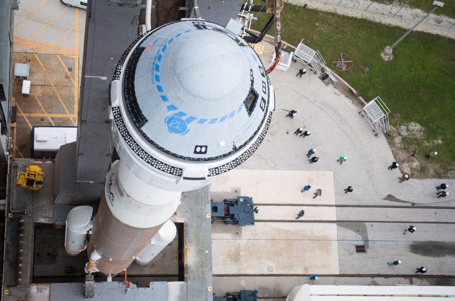 Rakieta Atlas V z kapsułą CST-100 Starliner na platformie startowej Space Launch Complex 41 na Przylądku Canaveral na Florydzie. /NASA/Joel Kowsky /Materiały prasowe
