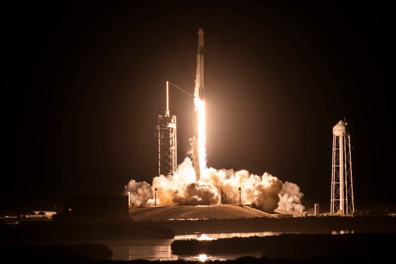 Rakieta Falcon 9, która wyniosła kapsułę Dragon z załogą Crew-8 na ISS. /SpaceX /materiały prasowe