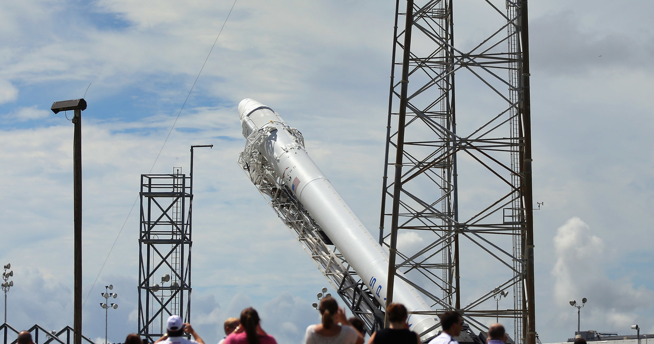 Rakieta Falcon 9 - NASA, szukając oszczędności, zleciła zaprojektowanie rakiety firmie Elona Muska, SpaceX /AFP