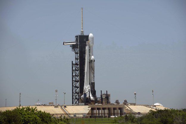 Rakieta Falcon Heavy firmy SpaceX wystartowała z 24 satelitami /Newscom /PAP/Newscom
