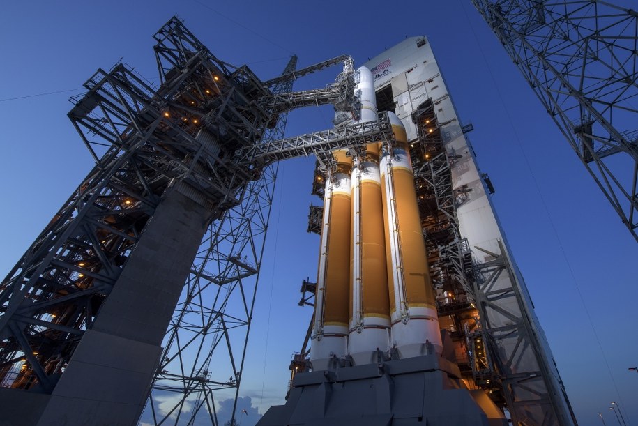 Rakieta nośna Delta IV Heavy z próbnikiem Parker Solar Probe /NASA/Bill Ingalls HANDOUT /PAP/EPA