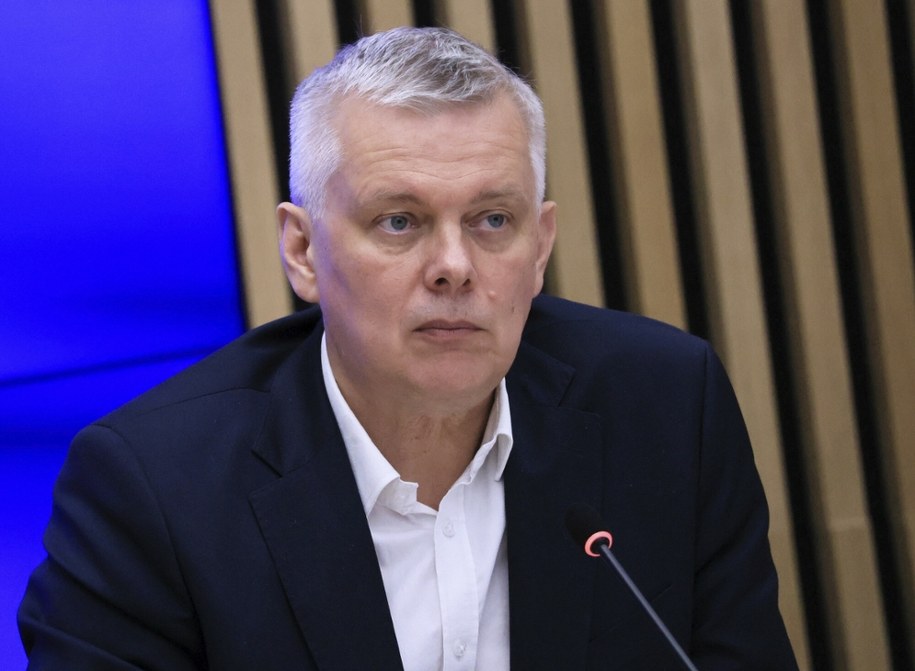 Rakieta z polskiego F-16 uszkodziła dom w Wyrykach. Minister Tomasz Siemoniak: „Wojsko pokryje straty” /Anita Walczewska/East News /East News