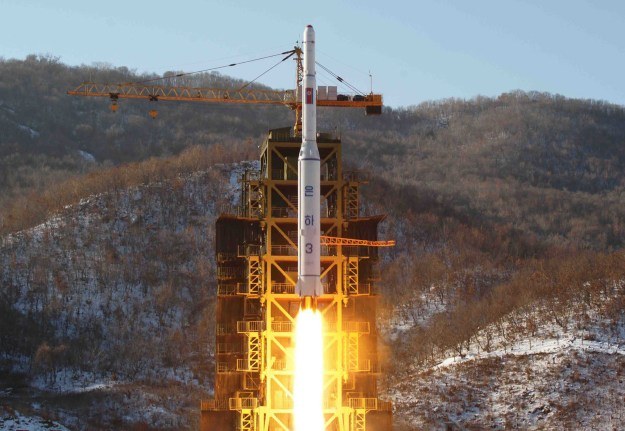 Rakietę Unha-3 budują nie tylko koreańskie części /AFP
