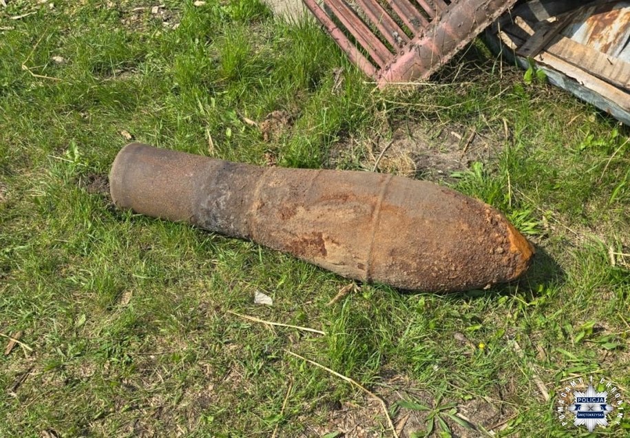 Rakiety odnalezione w podporach szopy /KPP Jędrzejów /Policja