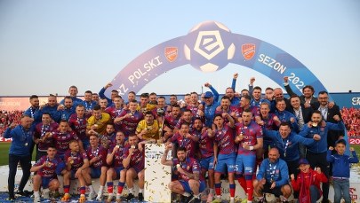 Raków Częstochowa mistrzem Polski. Kibice pożegnali Papszuna