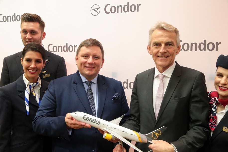 Ralf Teckentrup i prezes LOT-u Rafak Milczarski /ARMANDO BABANI  /PAP/EPA