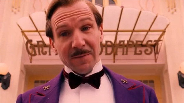 Ralph Fiennes jako konsjerż "Grand Budapest Hotel". /materiały prasowe