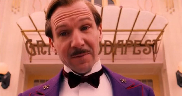 Ralph Fiennes jako konsjerż "Grand Budapest Hotel". /materiały prasowe