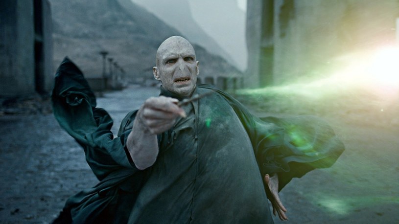 Ralph Fiennes jako  Voldemort /Courtesy of Warner Bros. Picture    /East News