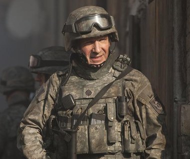 Ralph Fiennes w scenie z filmu "Koriolan"