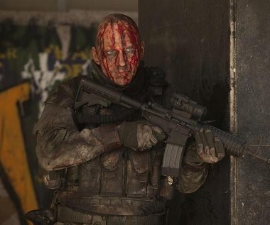 Ralph Fiennes w scenie z filmu "Koriolan"