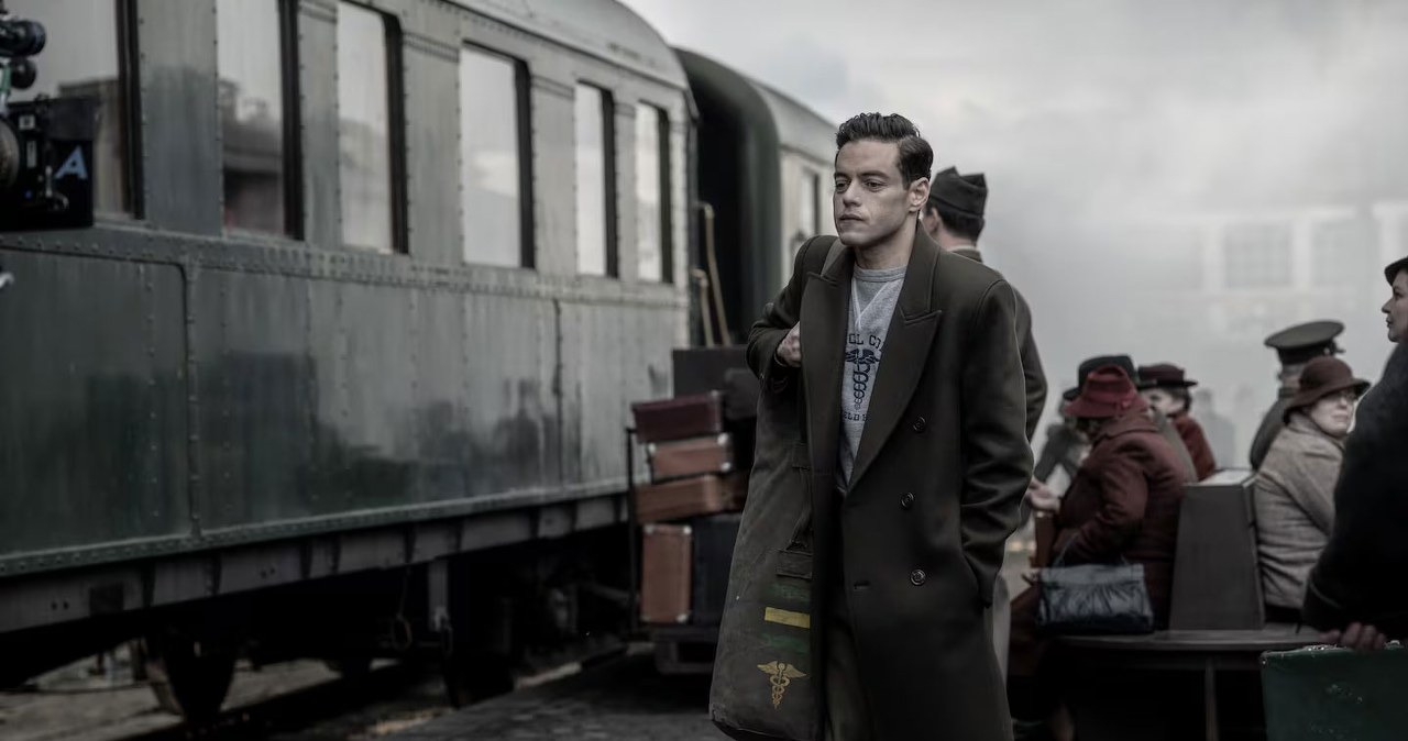 Rami Malek w scenie z filmu "Norymberga" /materiały prasowe