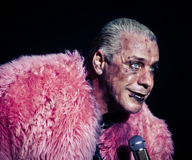 Rammstein prezentuje polityczny teledysk "Angst" i wraca z albumem "Zeit"