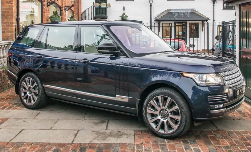 Range Rover Elżbiety II na sprzedaż. Książę Filip woził nim prezydenta USA