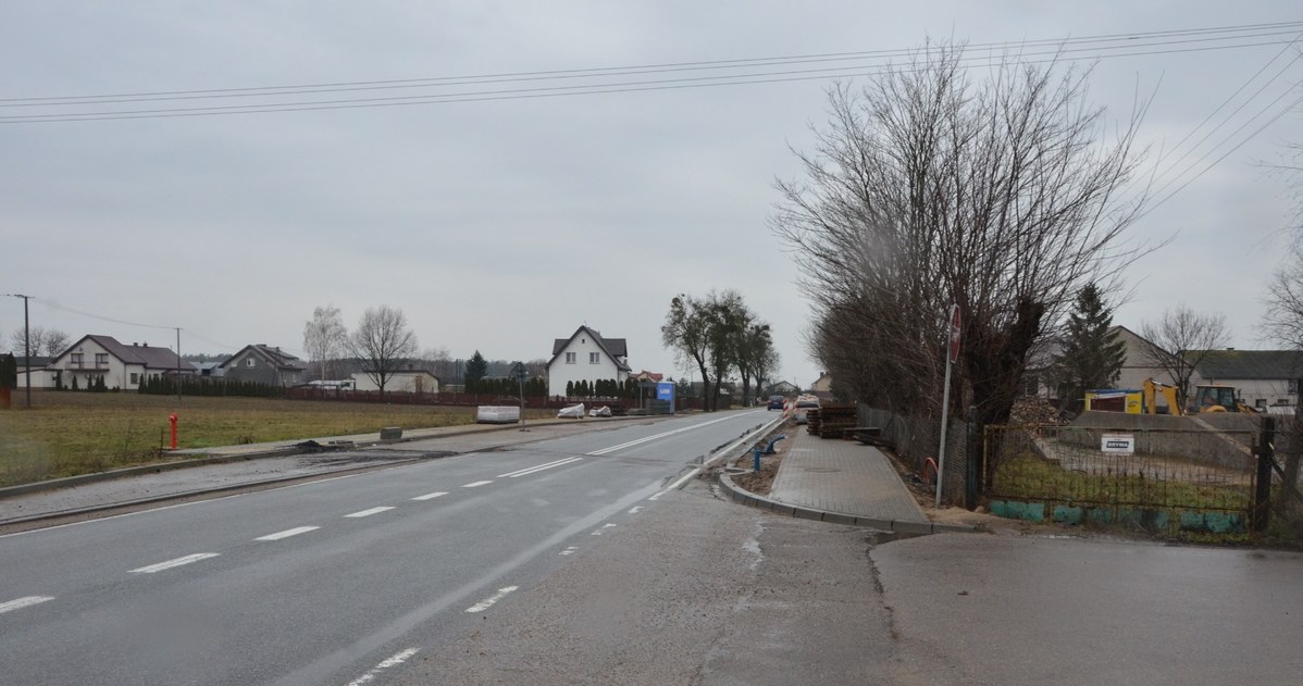 Rannego 2-latka znaleziono na poboczu drogi krajowej nr 57. Policja prosi o pomoc /Policja